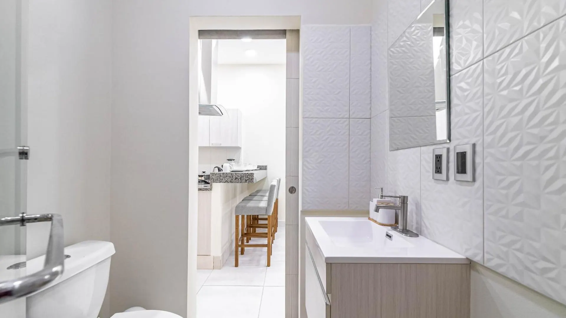 2 Bd Suite With Balcony, Gym, Rooftop Pool, Hot Tub Playa del Carmen Mexico