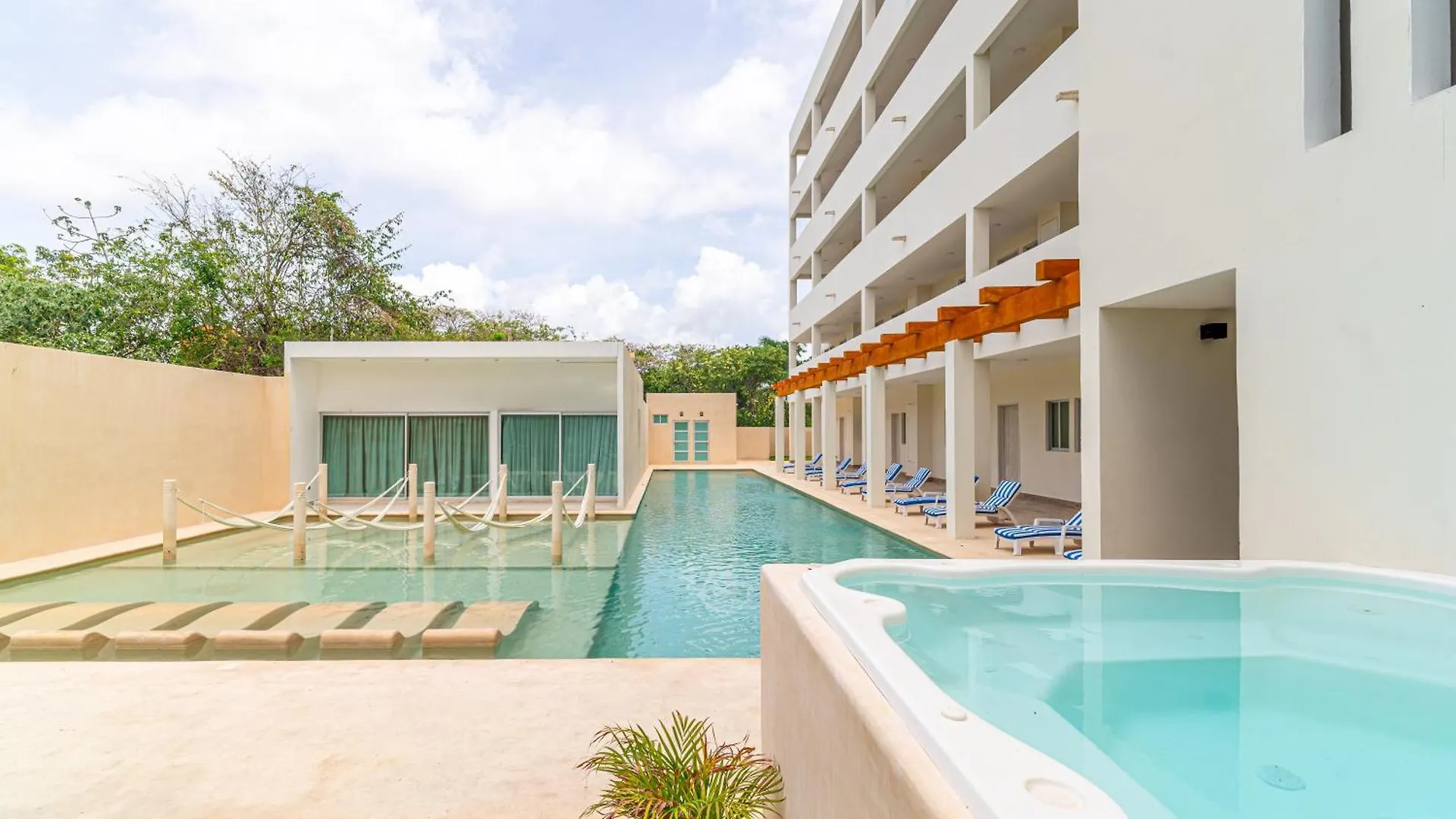 Holiday home 2 Bd Suite With Balcony, Gym, Rooftop Pool, Hot Tub Playa del Carmen