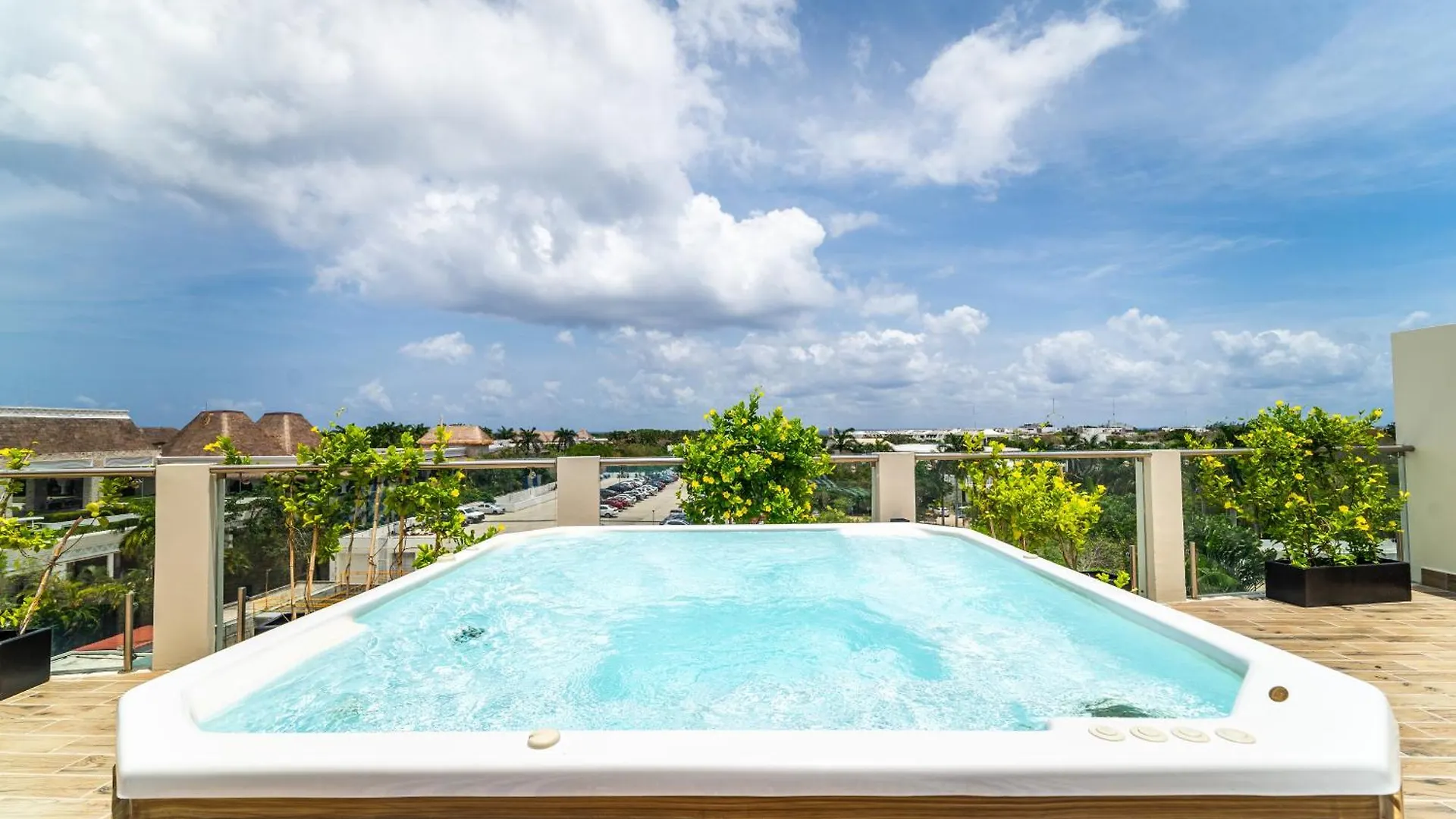 2 Bd Suite With Balcony, Gym, Rooftop Pool, Hot Tub Playa del Carmen