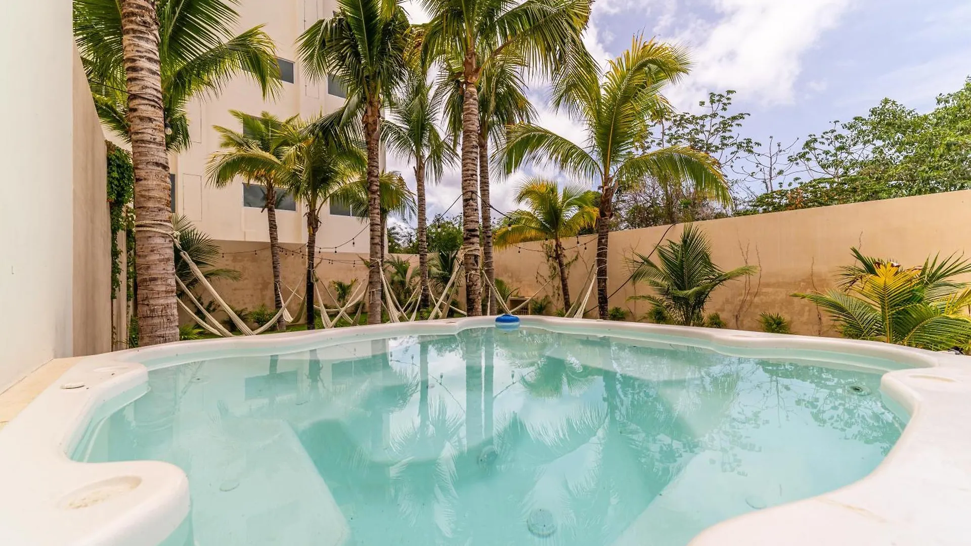 2 Bd Suite With Balcony, Gym, Rooftop Pool, Hot Tub Playa del Carmen Holiday home