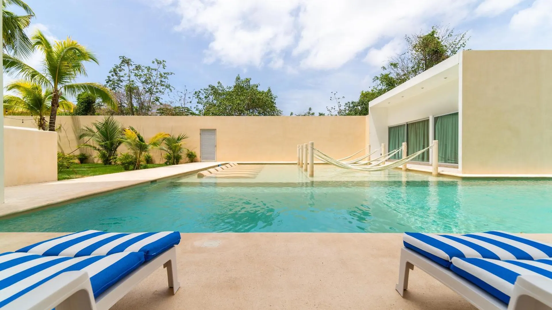 Holiday home 2 Bd Suite With Balcony, Gym, Rooftop Pool, Hot Tub Playa del Carmen