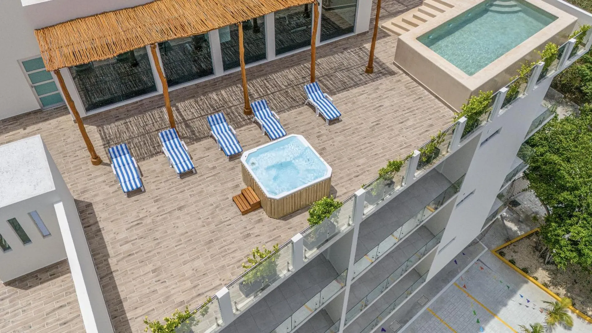 2 Bd Suite With Balcony, Gym, Rooftop Pool, Hot Tub Playa del Carmen