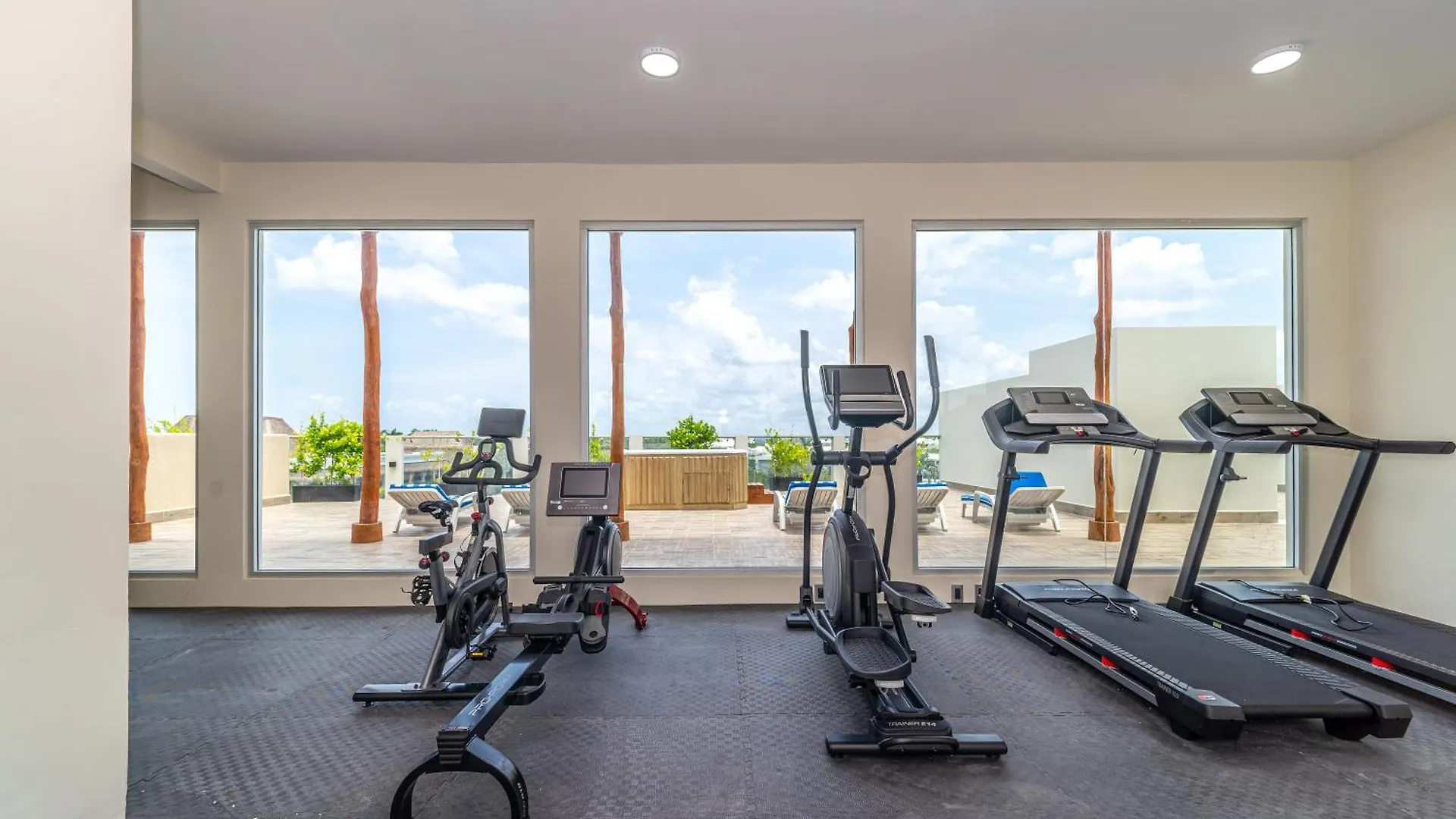 2 Bd Suite With Balcony, Gym, Rooftop Pool, Hot Tub Playa del Carmen