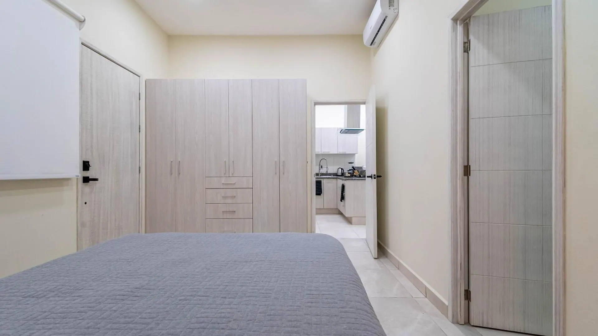 2 Bd Suite With Balcony, Gym, Rooftop Pool, Hot Tub Playa del Carmen 0*,  Mexico