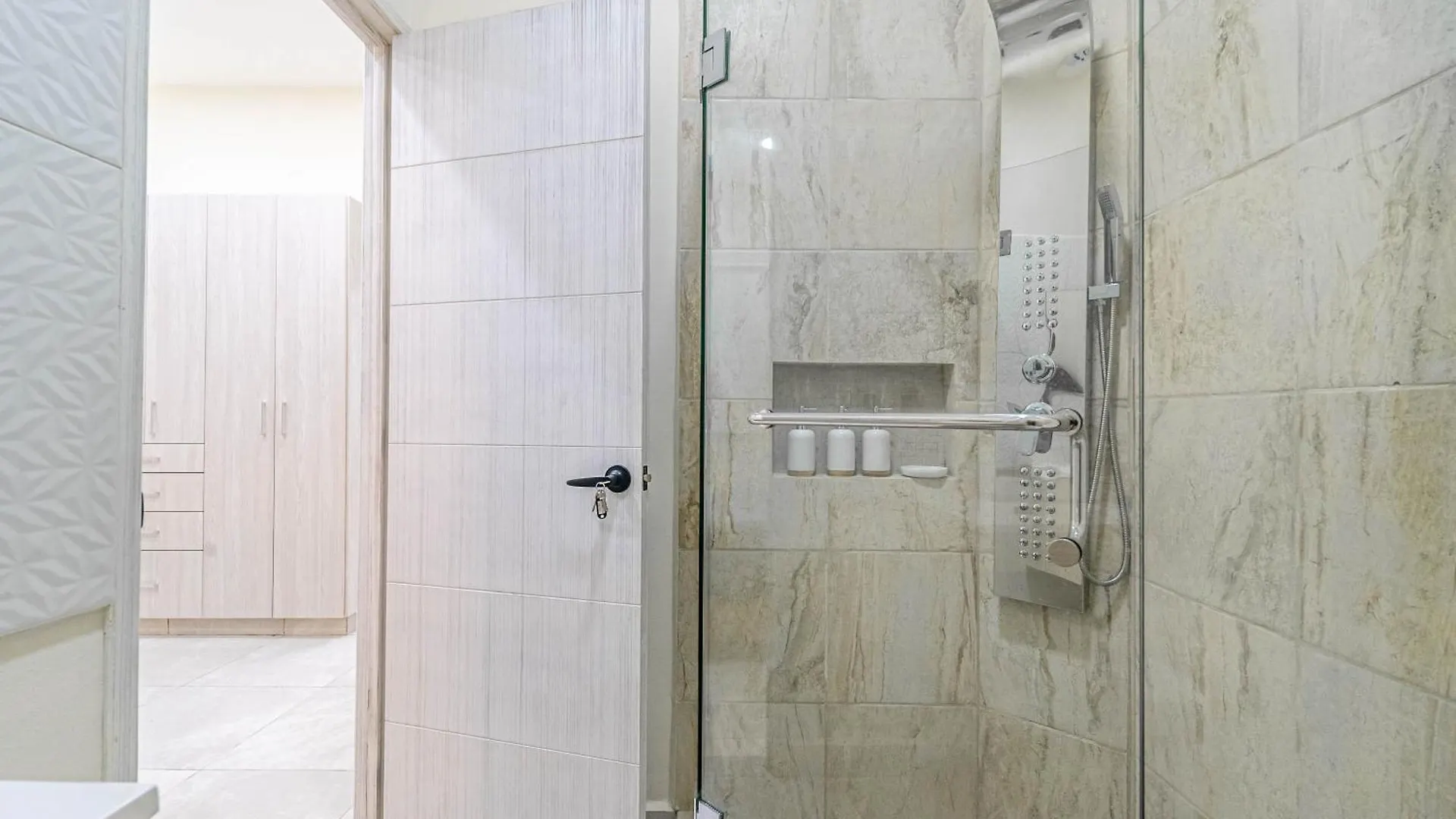 2 Bd Suite With Balcony, Gym, Rooftop Pool, Hot Tub Playa del Carmen Holiday home