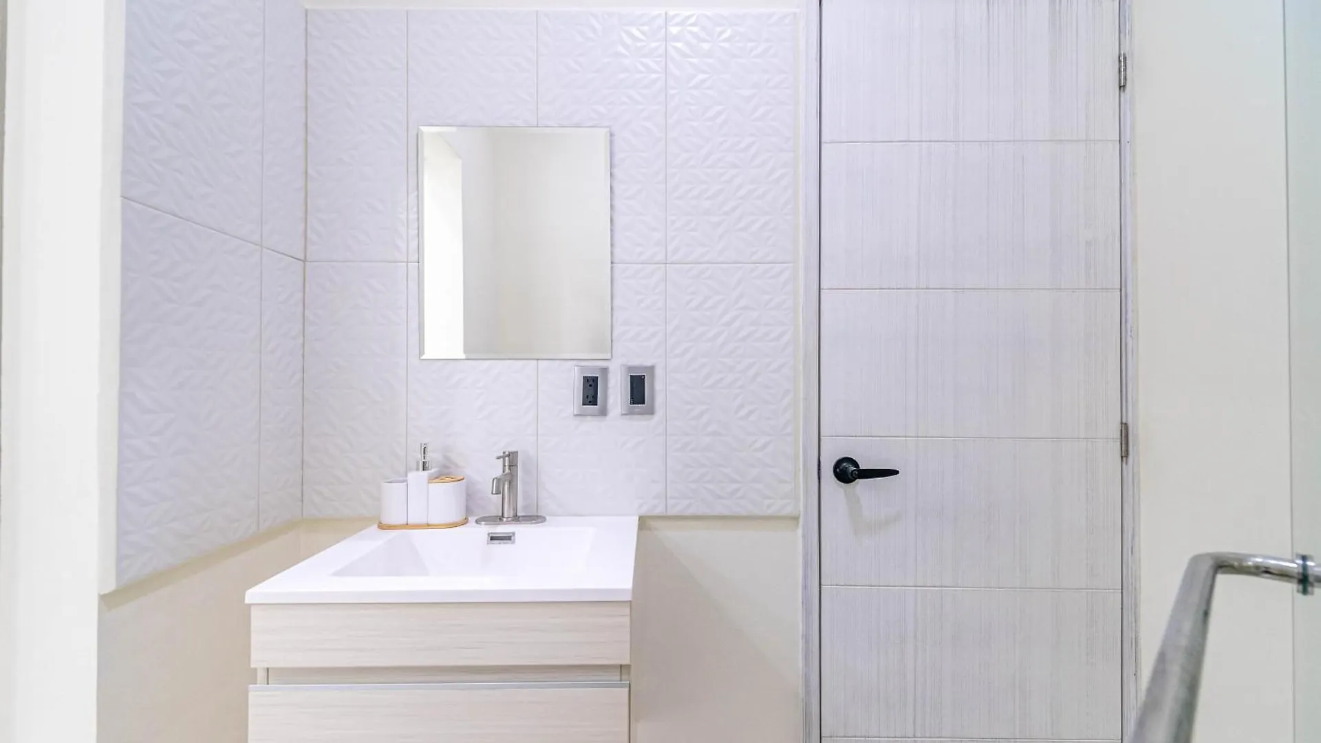 2 Bd Suite With Balcony, Gym, Rooftop Pool, Hot Tub Playa del Carmen 0*,  Mexico