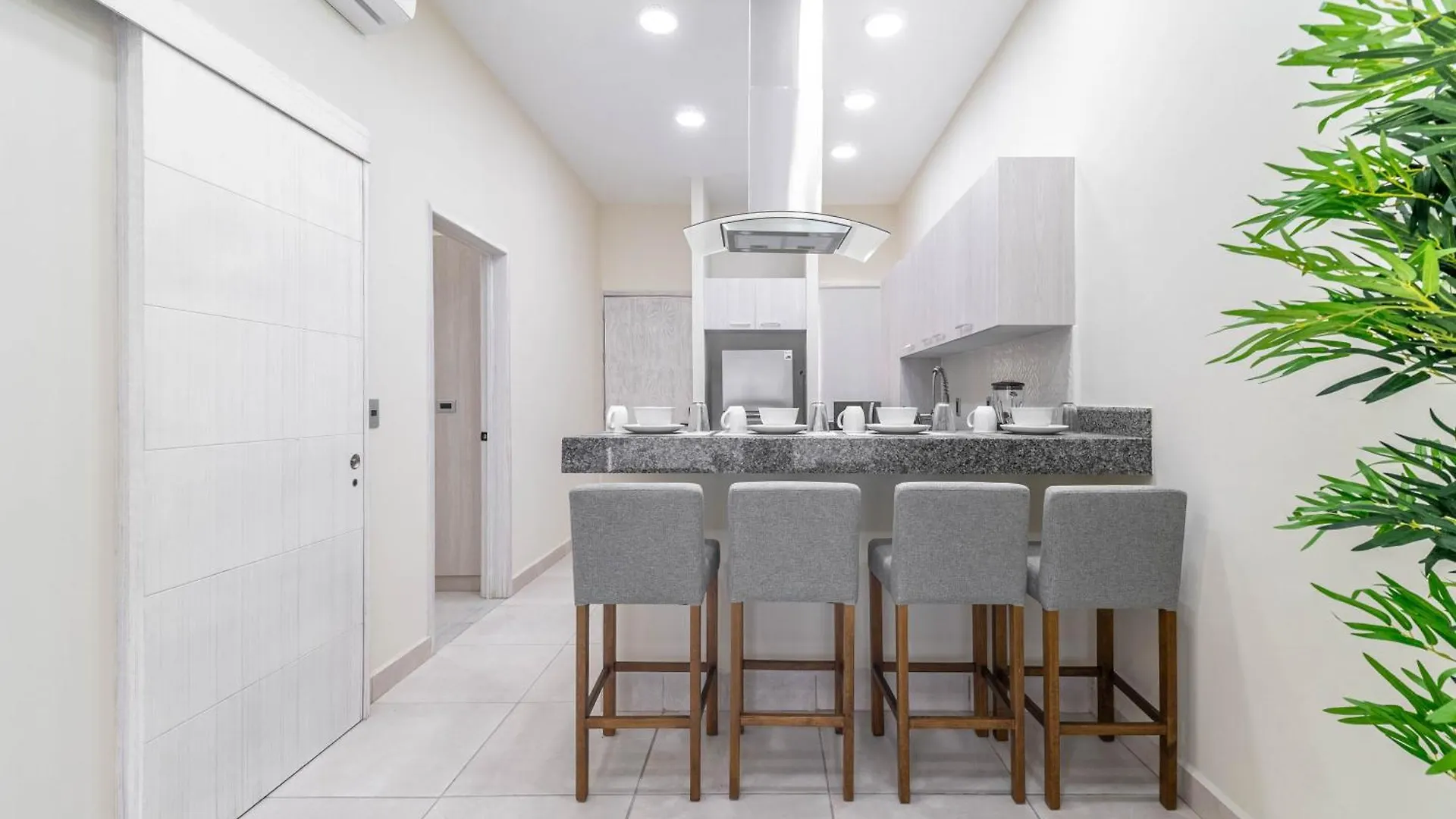 2 Bd Suite With Balcony, Gym, Rooftop Pool, Hot Tub Playa del Carmen Holiday home