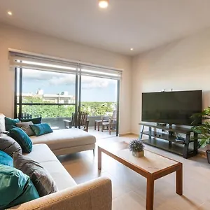 Modern Wifi 200mb, 2 Gyms, 6pools, Balcony Сasa de vacaciones
